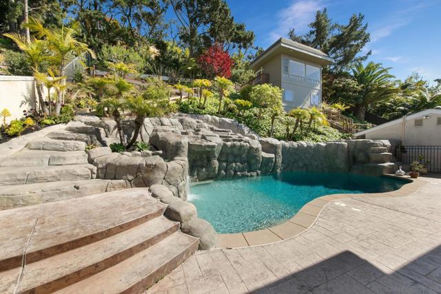 6937 Paseo Laredo, La Jolla CA: https://media.crmls.org/mediaz/4b63fe6e-8948-41bb-b61f-0a92212c3807.jpg