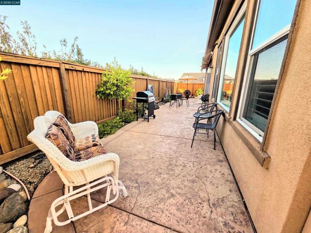 1735 Veneto Ln, Brentwood CA: https://media.crmls.org/mediaz/4b63ffb6-94b9-48e5-b7b4-a9c0f24c4f7f.jpg