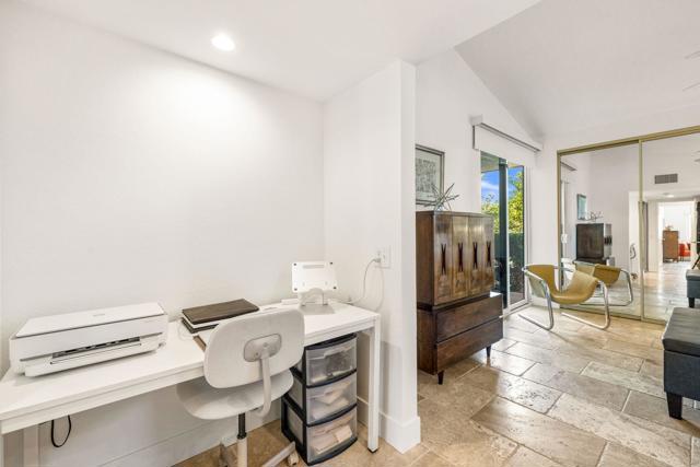 2077 S Caliente Drive, Palm Springs CA: https://media.crmls.org/mediaz/4b643d00-aab4-423b-89d3-3dff148ea5af.jpg