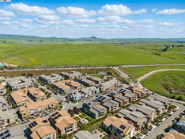 665 Sandalwood, Livermore CA: https://media.crmls.org/mediaz/4b64552d-38be-42e9-97e1-7578e1f729d6.jpg