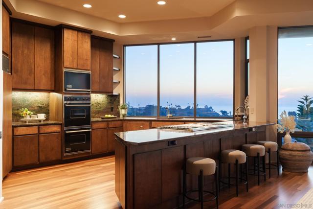 779 Barbara Ave, Solana Beach CA: https://media.crmls.org/mediaz/4b647e20-865f-4af0-98d1-48353436d945.jpg