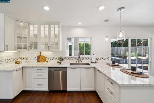 1519 Sunny Ct, Walnut Creek CA: https://media.crmls.org/mediaz/4b65093c-be1b-46d8-a09a-8e74473958cd.jpg
