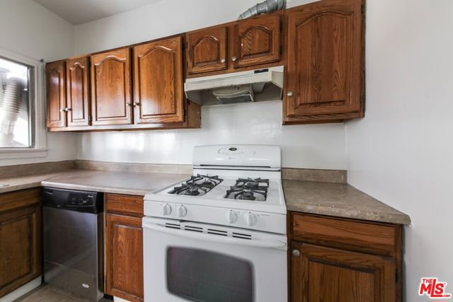 224 S Gale Drive, Beverly Hills CA: https://media.crmls.org/mediaz/4b652f8f-b0cc-4ebc-9c0f-e4975e80b43e.jpg