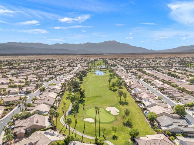 78586 Kensington Avenue, Palm Desert CA: https://media.crmls.org/mediaz/4b657a0e-0563-4aa1-89a5-90f4d8242f61.jpg