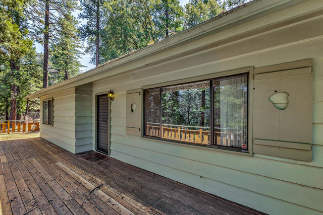52551 Pine Ridge Road, Idyllwild CA: https://media.crmls.org/mediaz/4b65a26c-6213-466c-9676-b3e72147f969.jpg