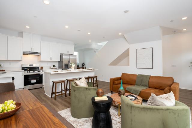 Detail Gallery Image 2 of 31 For 4982 Ocean View Bld, San Diego,  CA 92113 - 3 Beds | 2/1 Baths