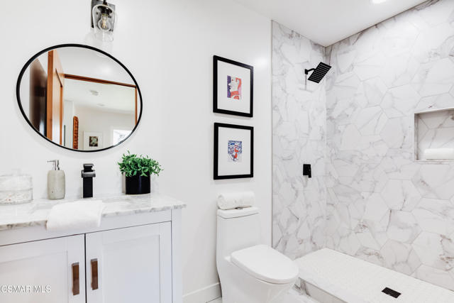 14322 W Collins Street, Sherman Oaks CA: https://media.crmls.org/mediaz/4b668665-abe5-4044-8e4b-17a5b4d6e210.jpg