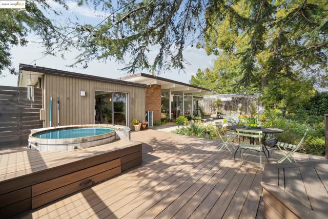 5345 Crown Ct, Castro Valley CA: https://media.crmls.org/mediaz/4b66b095-9046-461b-a2bf-006310e42a26.jpg