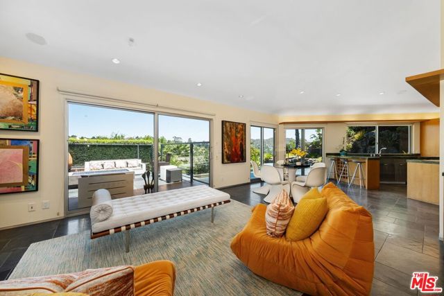 2625 Mar Lu Drive, Los Angeles CA: https://media.crmls.org/mediaz/4b66fcd8-c7ec-480c-88f7-3c731d938f2c.jpg