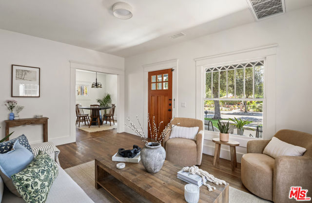 1022 N Marengo Avenue, Pasadena CA: https://media.crmls.org/mediaz/4b67ad04-4c79-40d7-9410-3a963d48ea76.jpg
