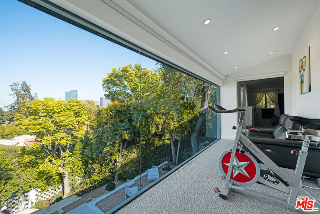 1323 Club View Drive, Los Angeles CA: https://media.crmls.org/mediaz/4b67b491-2ae8-42cb-8a35-3b4396d562c7.jpg