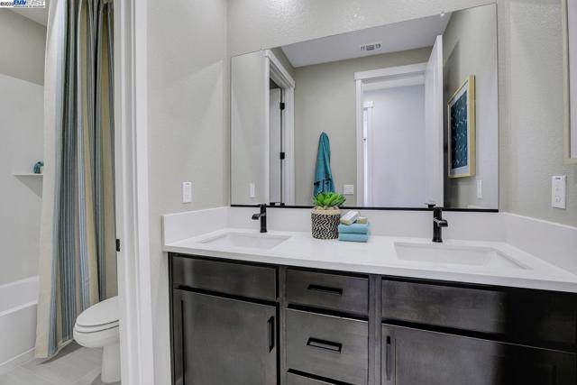 367 W CALABRIA DRIVE, Mountain House CA: https://media.crmls.org/mediaz/4b67fe8f-7ce6-4b88-878f-b027e4ac146c.jpg