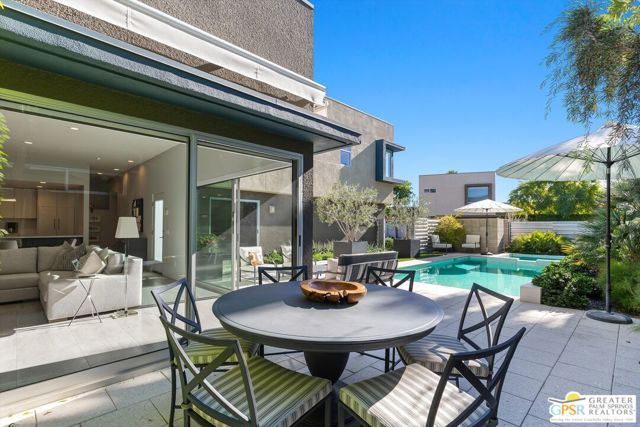 1062 Hunter Drive, Palm Springs CA: https://media.crmls.org/mediaz/4b682bb7-c6ab-4812-b43c-8c7db5d926f3.jpg