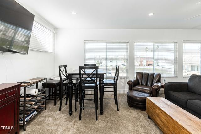 2516 Roosevelt Boulevard, Oxnard CA: https://media.crmls.org/mediaz/4b68de5e-033a-4306-b0cb-797002964849.jpg