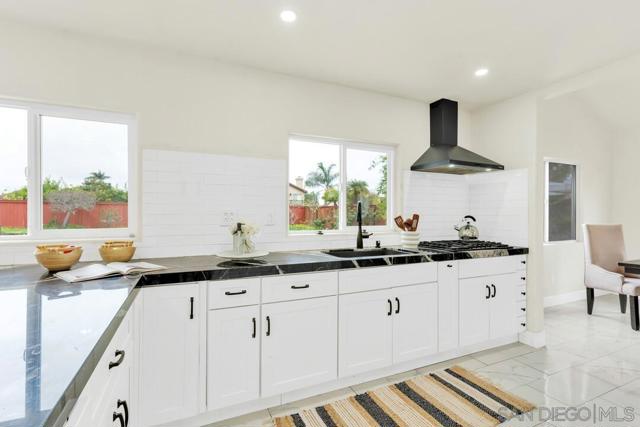 53 Avenida Descanso, Oceanside CA: https://media.crmls.org/mediaz/4b68ece1-697b-48fc-a30d-7512a2fd65d1.jpg