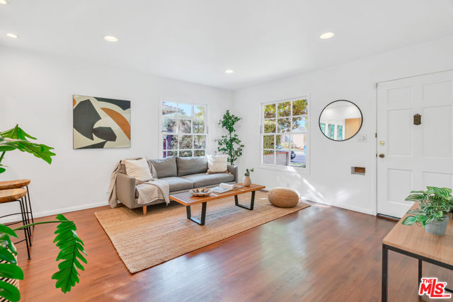 1074 Amoroso Place photo 3
