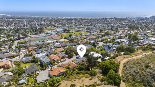 2371 Foster Avenue, Ventura CA: https://media.crmls.org/mediaz/4b69666e-093b-43b3-af87-0695cc8fb10a.jpg