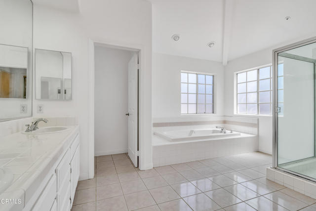 Detail Gallery Image 23 of 43 For 2512 Huntington Ln a,  Redondo Beach,  CA 90278 - 4 Beds | 2/1 Baths