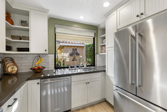 111 Juan Circle, Palm Desert CA: https://media.crmls.org/mediaz/4b6a2b6b-d2ec-4a19-82e1-0ca0e5055ae5.jpg