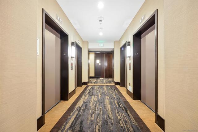550 Front St., San Diego CA: https://media.crmls.org/mediaz/4b6a40cb-51fe-49a3-b5b1-000c6b65cc87.jpg
