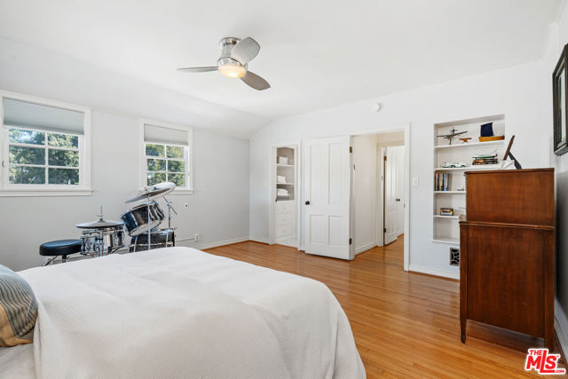 10574 Holman Avenue, Los Angeles CA: https://media.crmls.org/mediaz/4b6a5feb-a06b-404e-94c8-ac9771692dc9.jpg