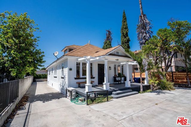 1277 W West Boulevard, Los Angeles CA: https://media.crmls.org/mediaz/4b6a82a0-1fbc-4105-879c-24ed6ff72aa2.jpg