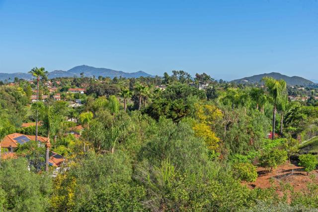 2034 Ridgecrest Place, Escondido CA: https://media.crmls.org/mediaz/4b6a832d-05e4-46d0-b588-162d1b13f8f4.jpg