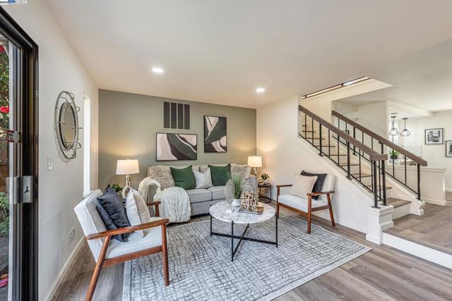 3810 Burton Cmn, Fremont CA: https://media.crmls.org/mediaz/4b6aefb0-5954-4485-96d0-c0e74cdd60d8.jpg