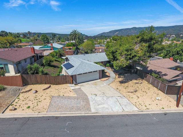 12710 Montauk St, Poway CA: https://media.crmls.org/mediaz/4b6c02a8-7375-4dd8-b457-38c82c704077.jpg