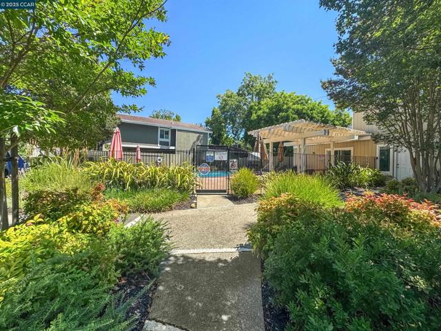 232 Jewel Terrace, Danville CA: https://media.crmls.org/mediaz/4b6c1353-11f0-46b9-b11f-161b4c55986e.jpg