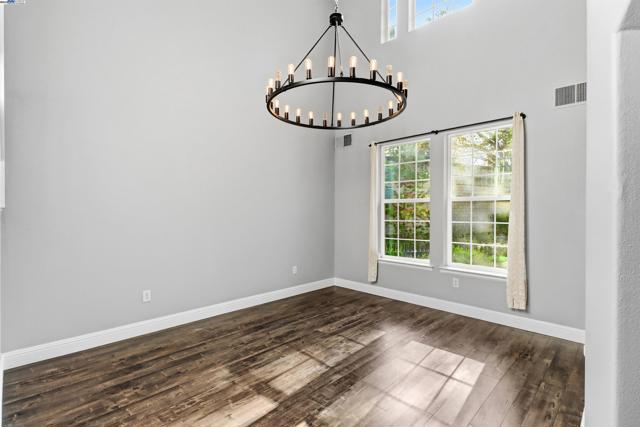 5512 Sagehen Ct, Loomis CA: https://media.crmls.org/mediaz/4b6c7162-23c0-4bda-bd4a-6c214f90e723.jpg