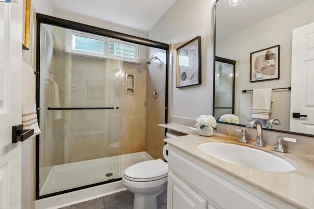 82 Applegate Way, Alameda CA: https://media.crmls.org/mediaz/4b6d02e1-f456-4adf-abeb-2c65db577bf6.jpg