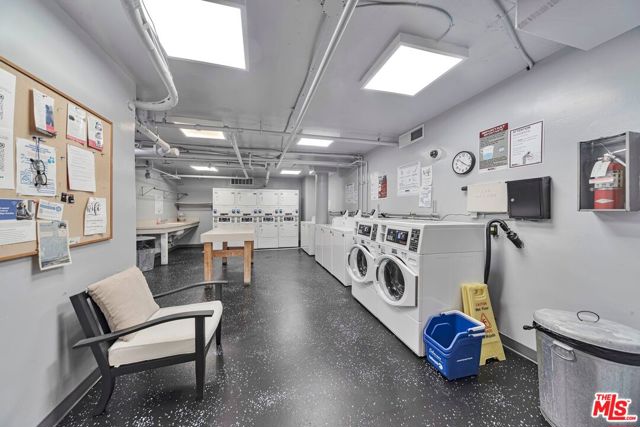 5870 Green Valley Circle, Culver City CA: https://media.crmls.org/mediaz/4b6d6b3a-9ad5-4df1-bec0-05282f97248b.jpg