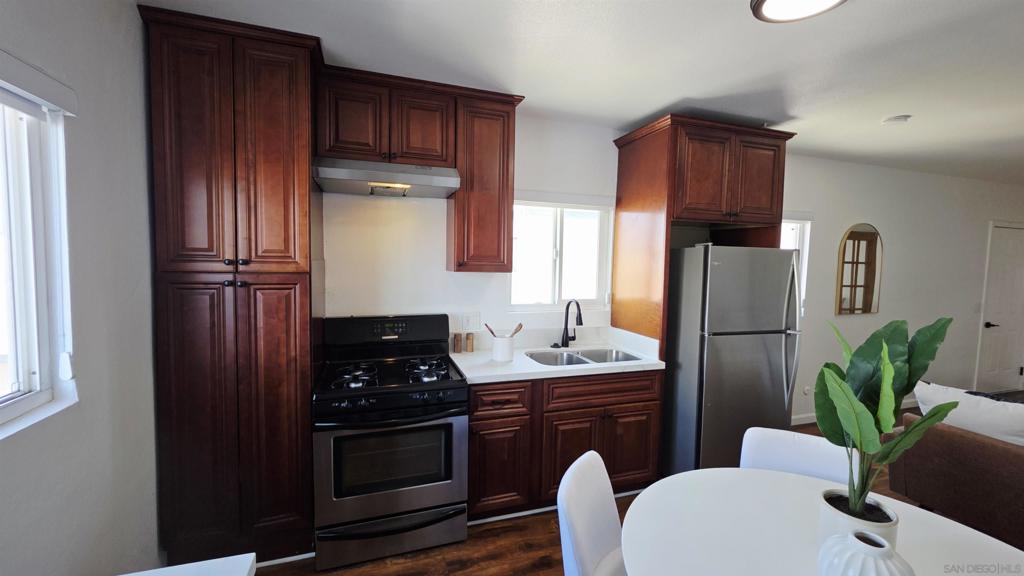 MLS #250032598SD image #10