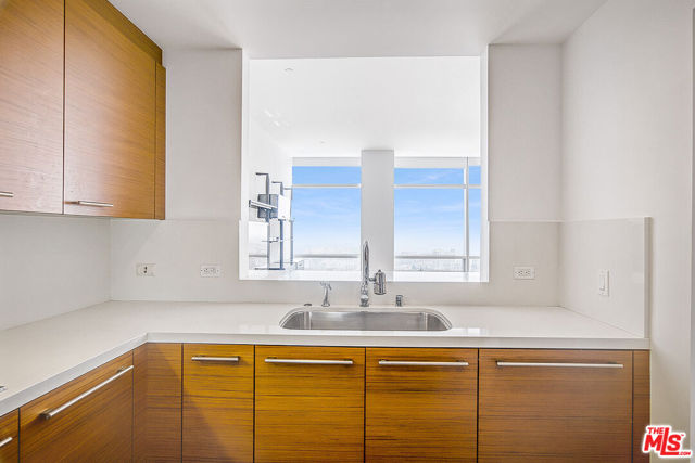 900 W Olympic Boulevard, Los Angeles CA: https://media.crmls.org/mediaz/4b6e4c5a-8c62-40f5-93a1-1c1cb02e417b.jpg