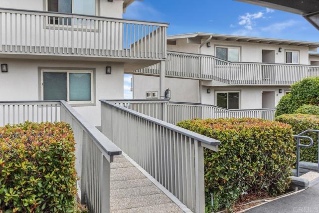 640 W Solana Circle, Solana Beach CA: https://media.crmls.org/mediaz/4b6e5292-7439-40e3-9592-08e776b98544.jpg