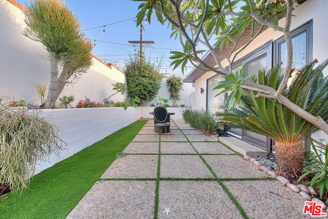 3804 Duray Place, Los Angeles CA: https://media.crmls.org/mediaz/4b6e6913-0fb6-49ce-af9b-b840bcd4cee3.jpg