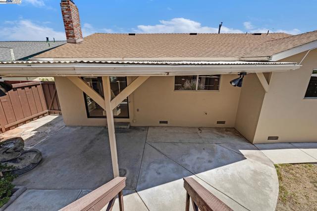 16651 Selby Dr, San Leandro CA: https://media.crmls.org/mediaz/4b6f509a-fd90-4a08-80e5-e3fce1e08cf8.jpg