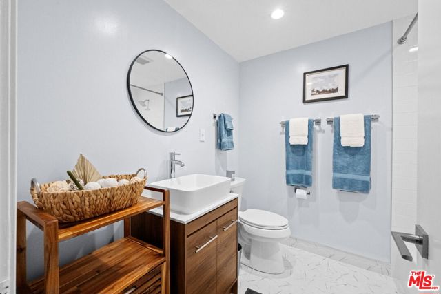 5951 Canterbury Drive, Culver City CA: https://media.crmls.org/mediaz/4b6f65f5-eb14-44c5-bc62-60f4cb077517.jpg