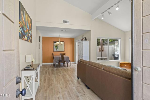 658 Holly Avenue, Oxnard CA: https://media.crmls.org/mediaz/4b700b8a-c7e5-4582-bb6b-eb1b4ed7ff88.jpg