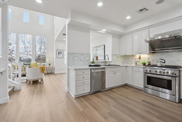 3364 Chartwell St, San Ramon CA: https://media.crmls.org/mediaz/4b704d70-5476-46c1-86e4-5bec8454c412.jpg