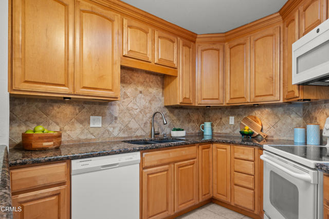 Detail Gallery Image 9 of 45 For 4499 via Marisol #321,  Los Angeles,  CA 90042 - 2 Beds | 2 Baths