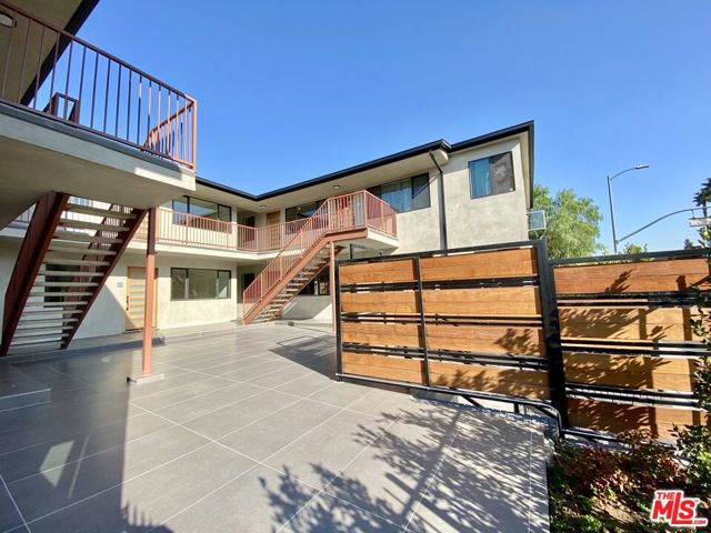 3207 W 3rd Street, Los Angeles CA: https://media.crmls.org/mediaz/4b712032-e393-4fb1-8491-01ce09599b5f.jpg