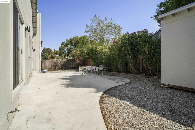 1031 Valley Oak Way, Fairfield CA: https://media.crmls.org/mediaz/4b715c54-72fe-4121-bc52-c49f95de05c4.jpg