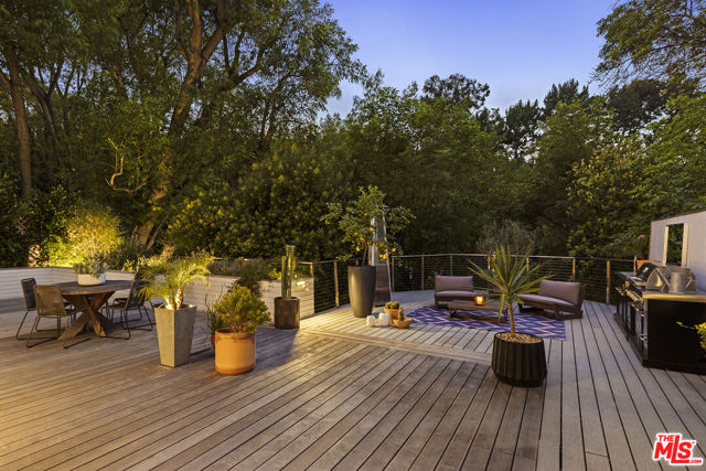3820 Broadlawn Drive, Los Angeles CA: https://media.crmls.org/mediaz/4b71e587-6f5d-496b-aa13-0583155f5967.jpg