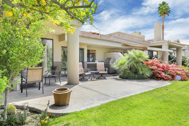 79754 Arnold Palmer, La Quinta CA: https://media.crmls.org/mediaz/4b731b89-8491-4a70-8181-64bbb604f15b.jpg