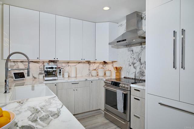435 S Sierra Avenue, Solana Beach CA: https://media.crmls.org/mediaz/4b732990-8d9c-490f-a269-0b5959c4400c.jpg