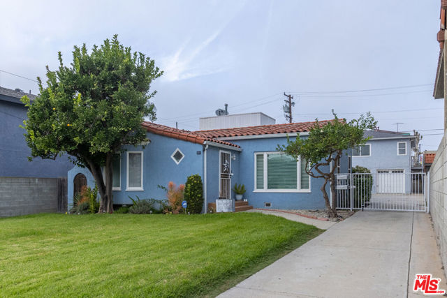 811 E Nutwood Street, Inglewood CA: https://media.crmls.org/mediaz/4b73467b-e396-4705-8c15-40c760578ee6.jpg