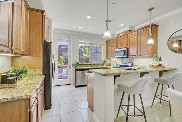 41538 Casabella Cmn, Fremont CA: https://media.crmls.org/mediaz/4b7465c8-8805-4bd3-9c90-5aff24129a68.jpg