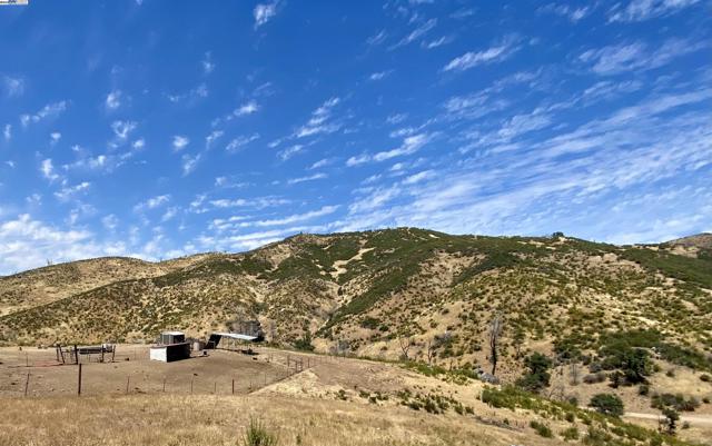 11821 Del Puerto Canyon Rd, Livermore CA: https://media.crmls.org/mediaz/4b74702e-05bc-4c7c-a5d9-57e46b80b646.jpg